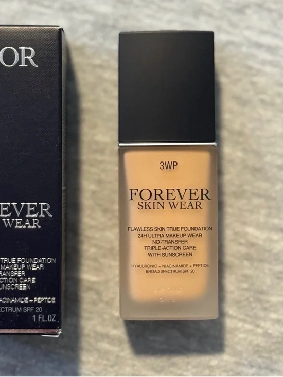 Dior Forever Skin Wear Foundation - Beige Bottle with Black Cap - Picture 3 of 3